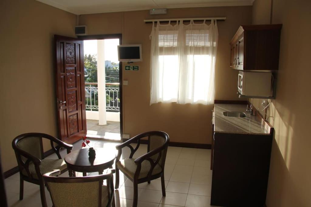 Les Trois Fleurs Apartment Pointe aux Canonniers Exterior photo